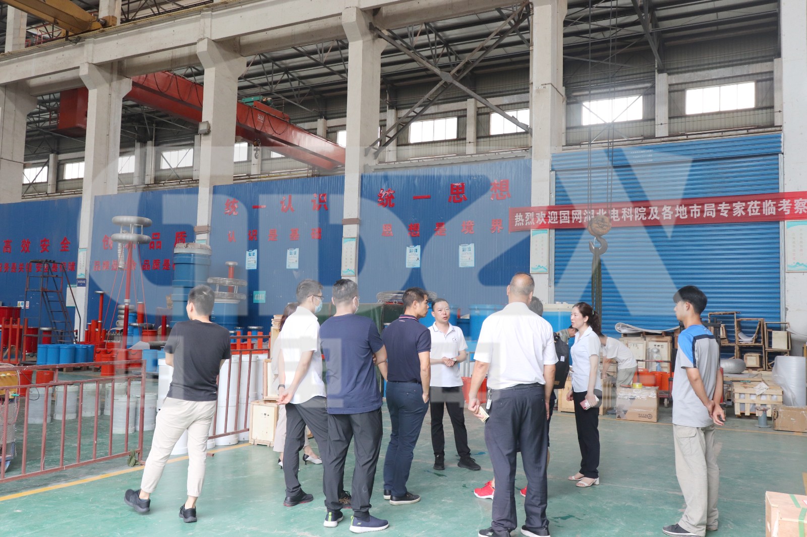 參觀生產(chǎn)車間.jpg 參觀生產(chǎn)車間.jpg